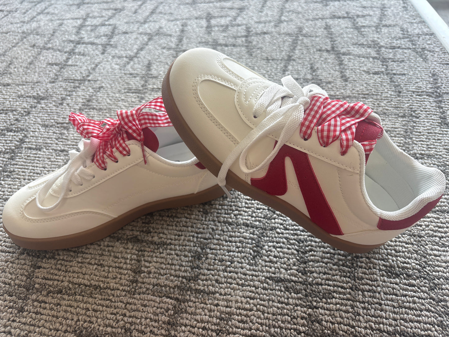 Very G Retro Tennis Shoes (White/Red)