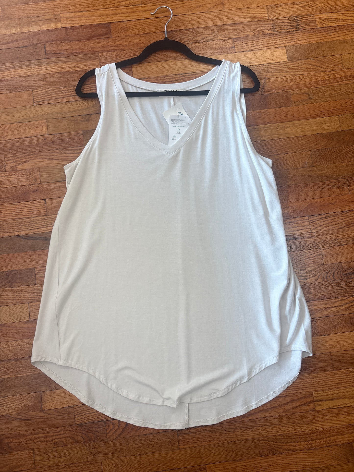 REAL MODAL SLEEVELESS V-NECK HI-LOW HEM TOP