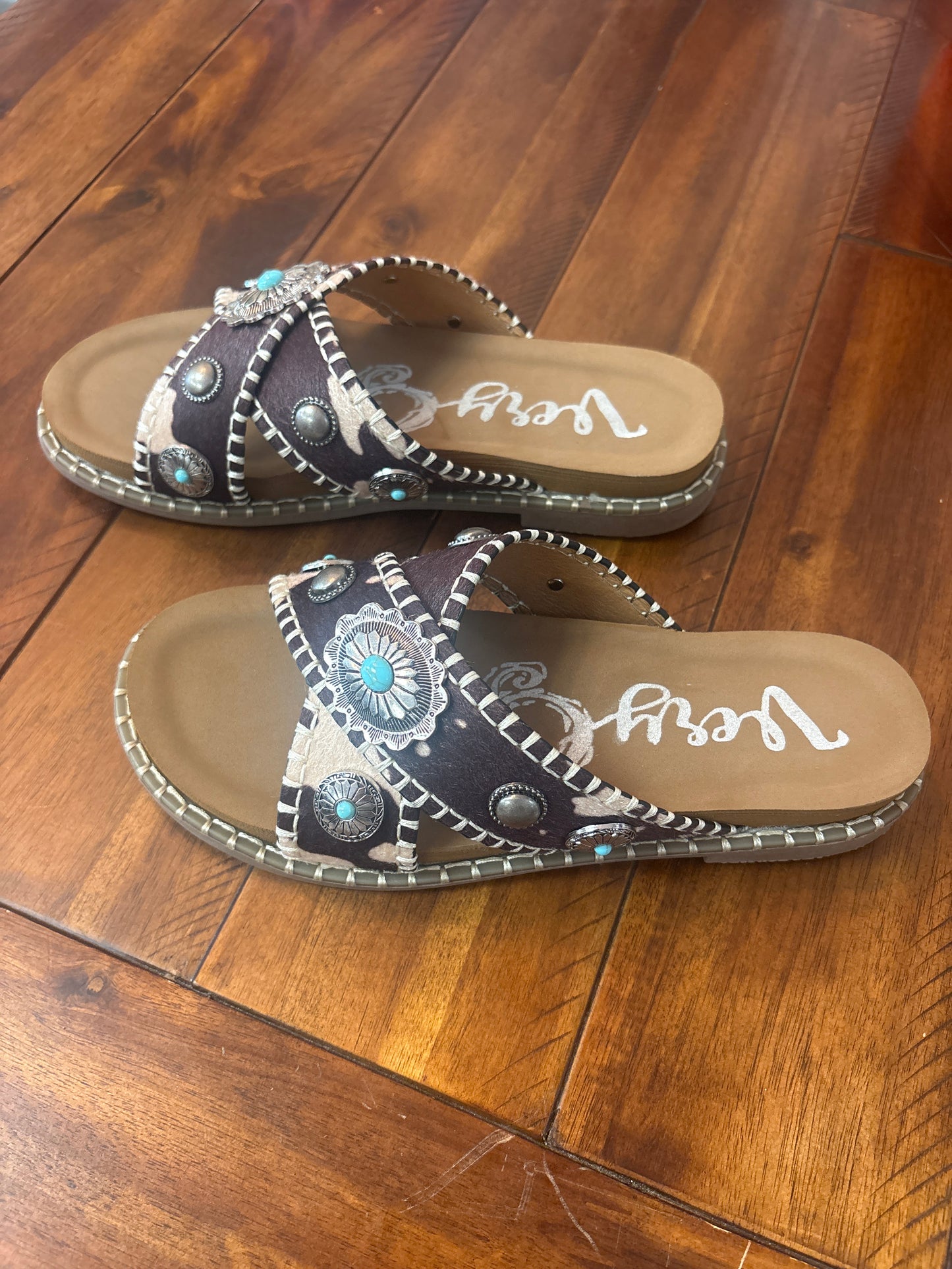 Very G Betsy Crossed Open Toe Sandals