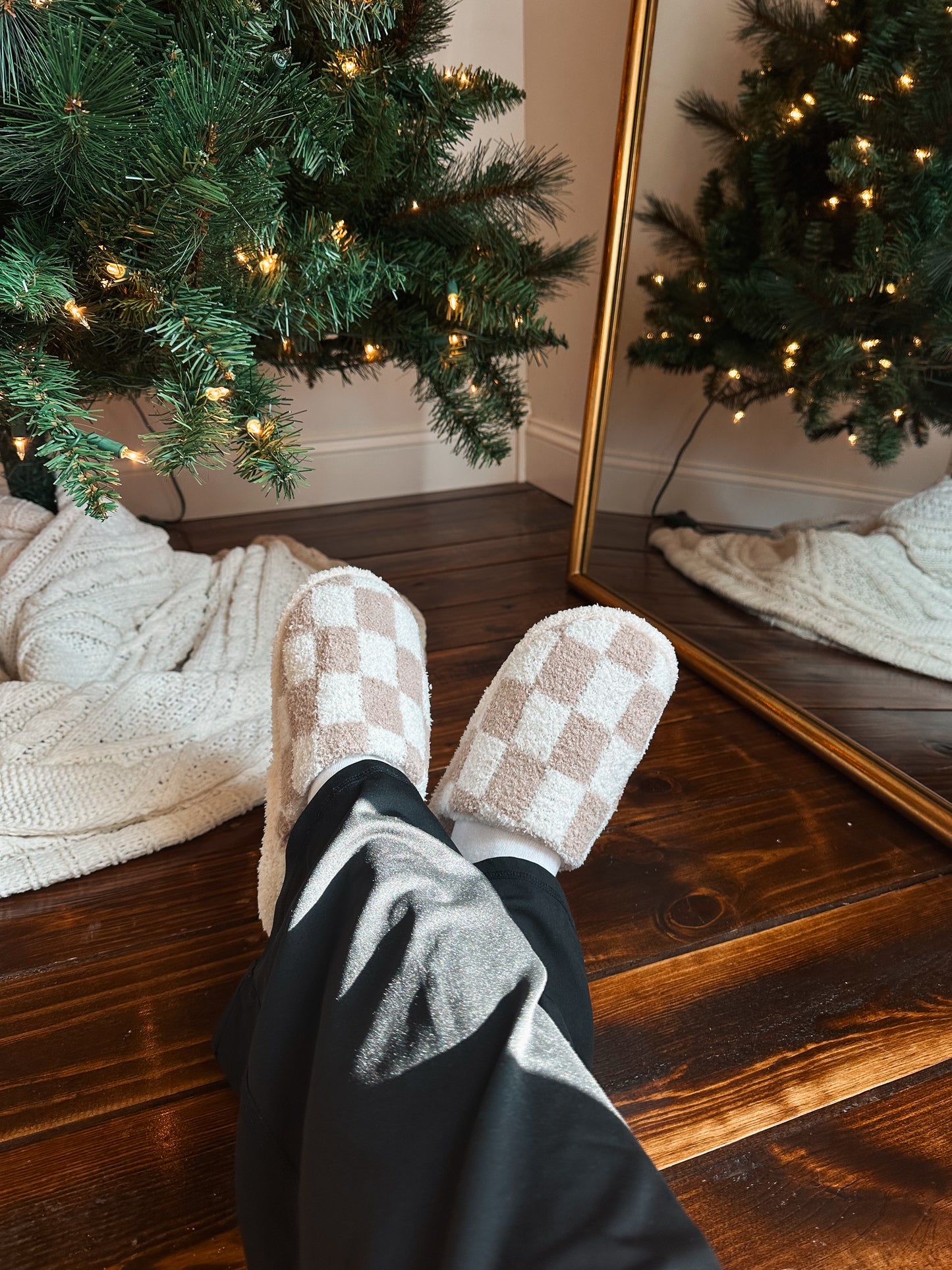 beige checkered slippers