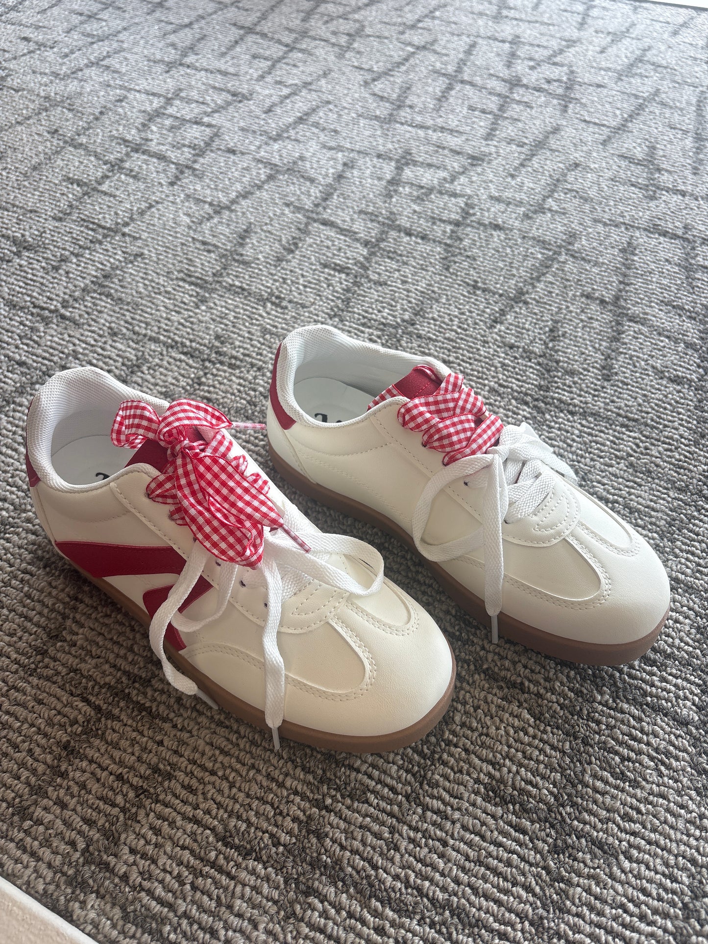 Very G Retro Tennis Shoes (White/Red)