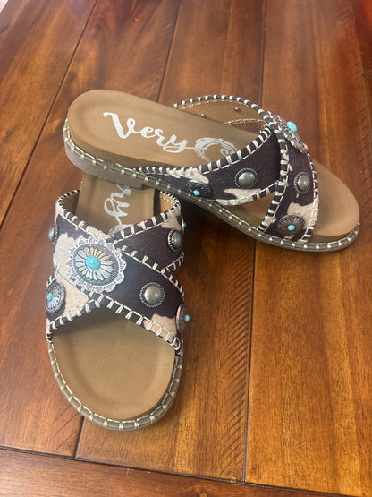 Very G Betsy Crossed Open Toe Sandals