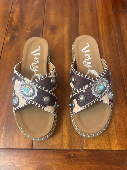 Very G Betsy Crossed Open Toe Sandals