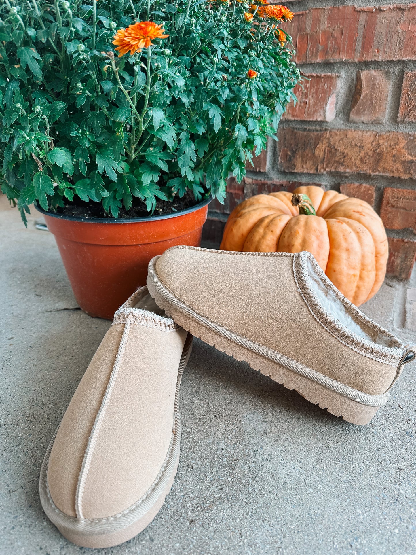 clog fur lined slippers in sand