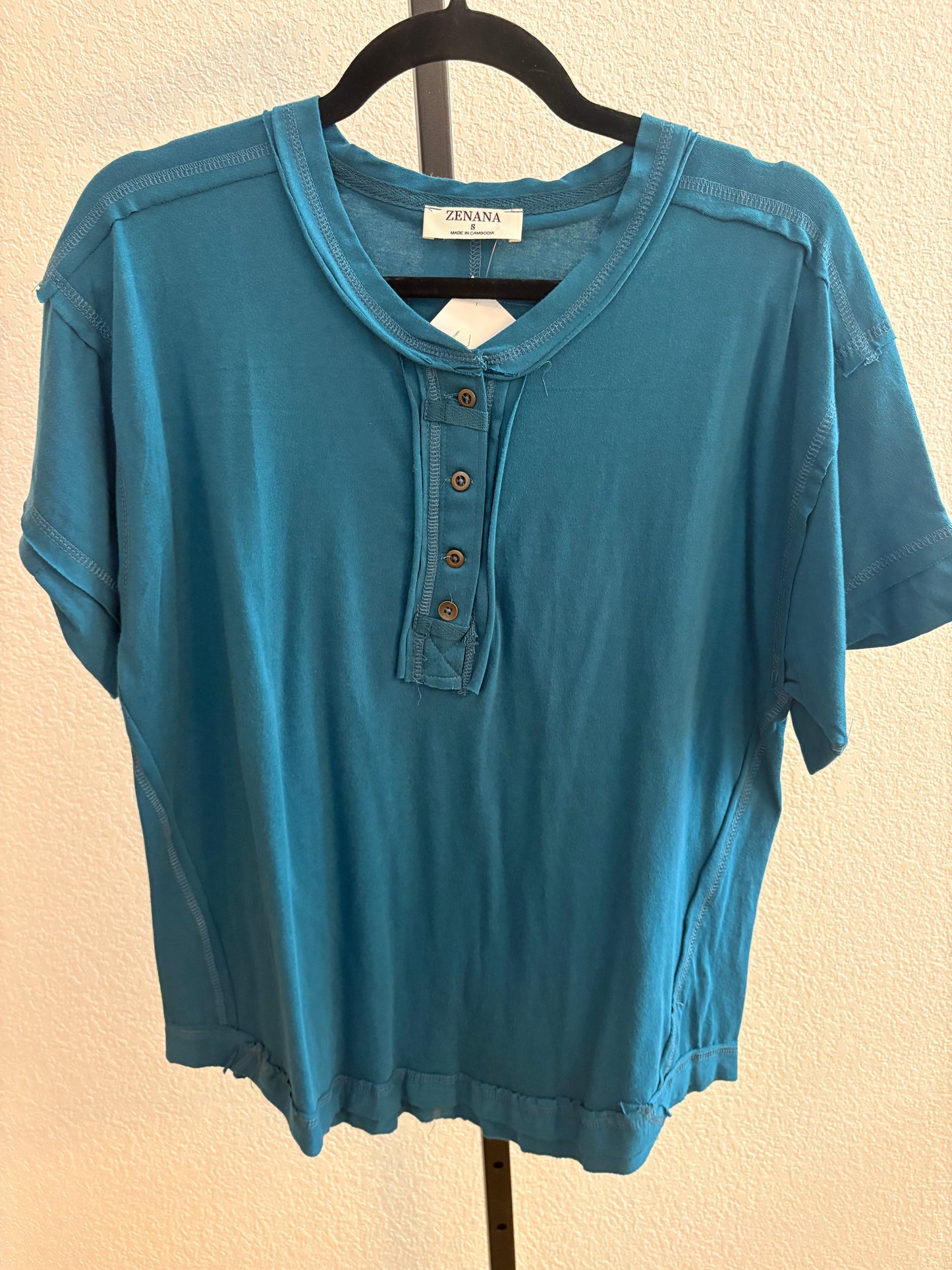 Raw Edge Detailed Button Closure Short Sleeve
