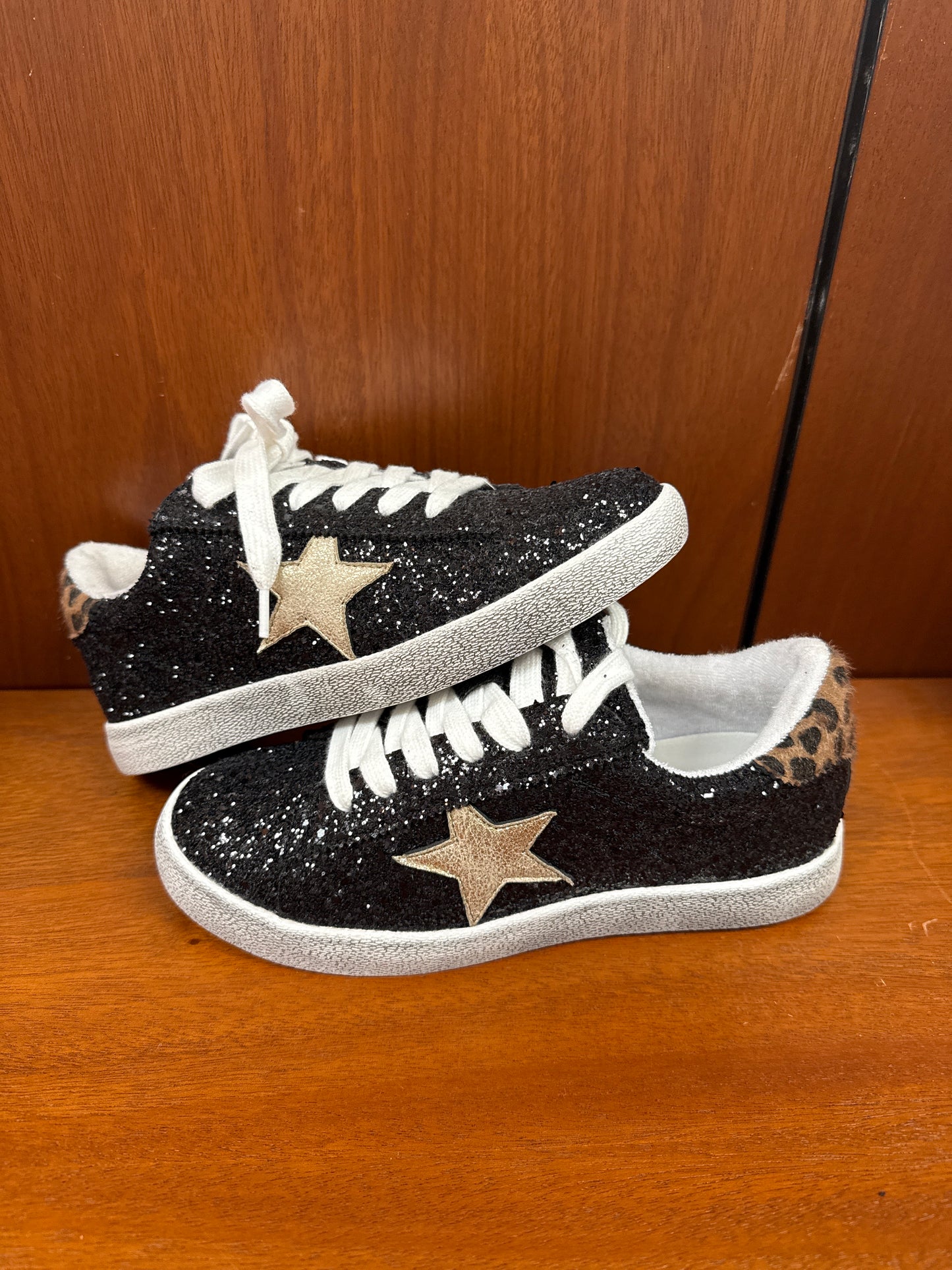 very g skylar sneaker